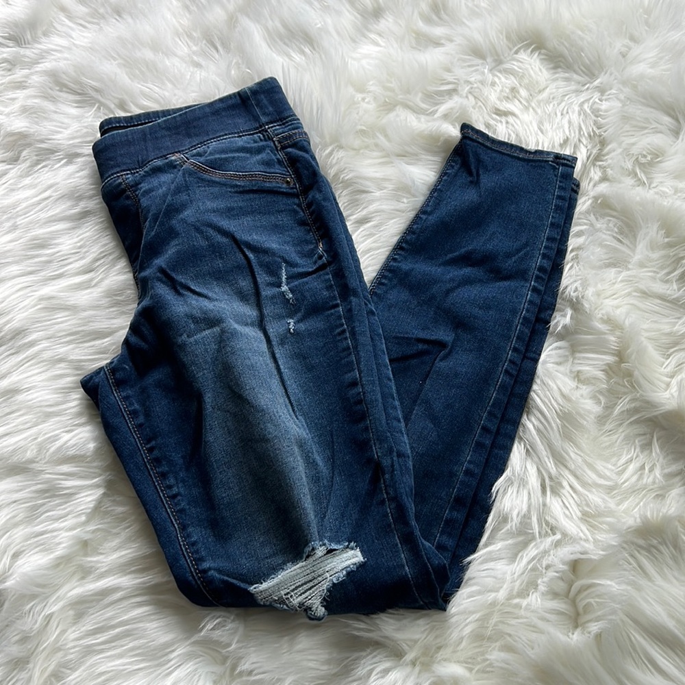 Old Navy Rockstar Elastic Waste Jeans. Size 6